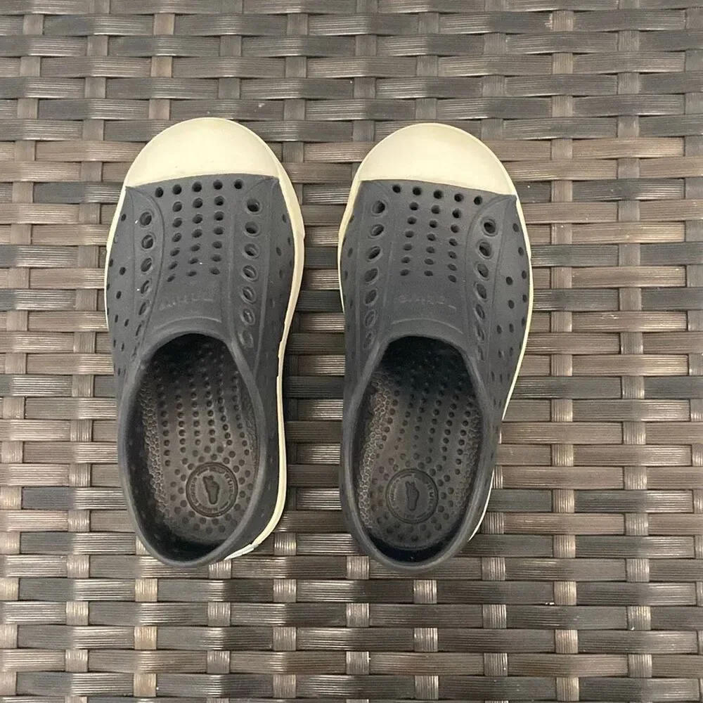 Native Jefferson shoes children size 8